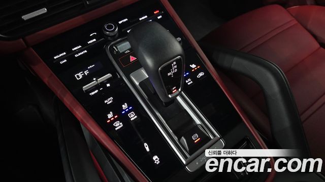 Porsche Cayenne 2019 — photo 12