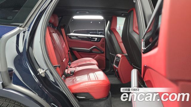 Porsche Cayenne 2019 — photo 17