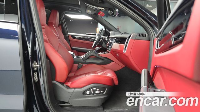 Porsche Cayenne 2019 — photo 16