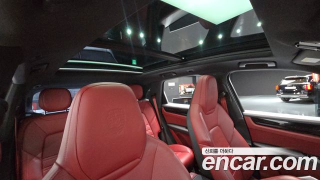 Porsche Cayenne 2019 — photo 28