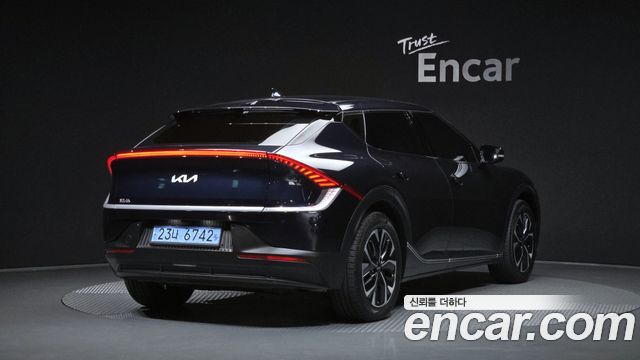 Kia EV6 2023 — photo 2