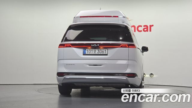 Kia Canival 2023 — photo 4