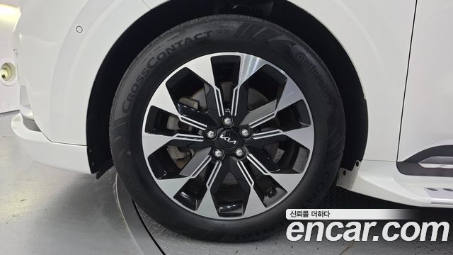 Kia Canival 2023 — photo 5