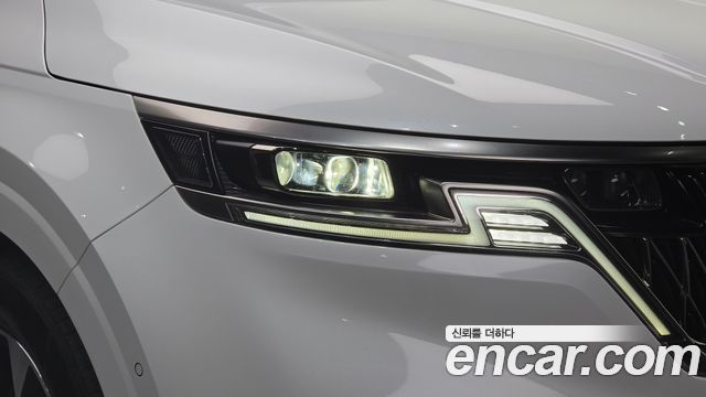 Kia Canival 2023 — photo 8