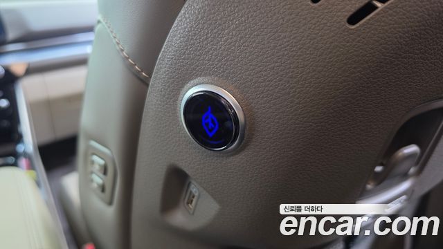 Kia Canival 2023 — photo 28