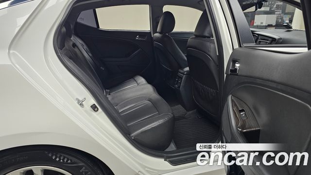 Kia K5 2012 — photo 17