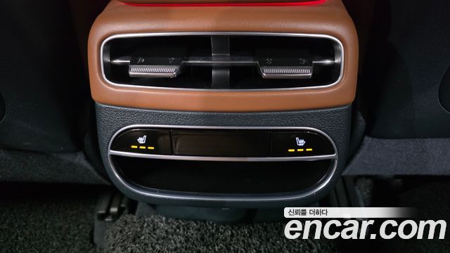 Genesis GV70 2021 — photo 24