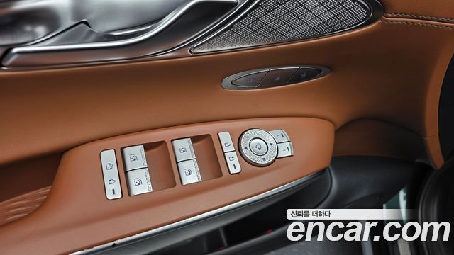 Genesis GV70 2021 — photo 30