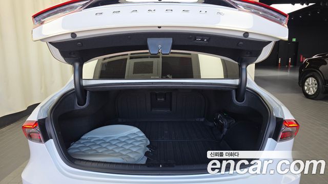 Hyundai Grandeur 2023 — photo 24