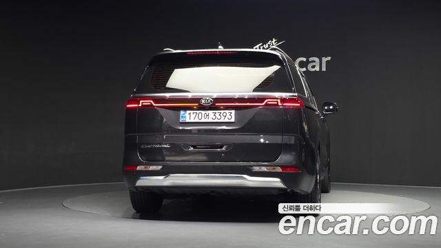 Kia Canival 2021 — photo 4