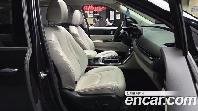Kia Canival 2021 — photo 17