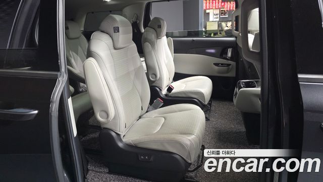 Kia Canival 2021 — photo 18