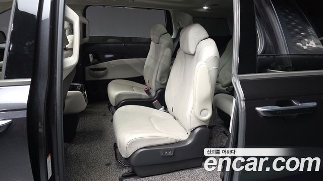 Kia Canival 2021 — photo 16