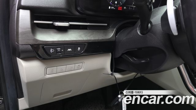 Kia Canival 2021 — photo 31