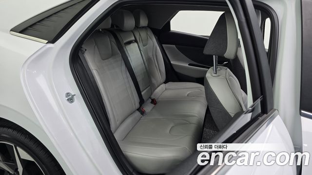 Hyundai AVANTE 2023 — photo 16