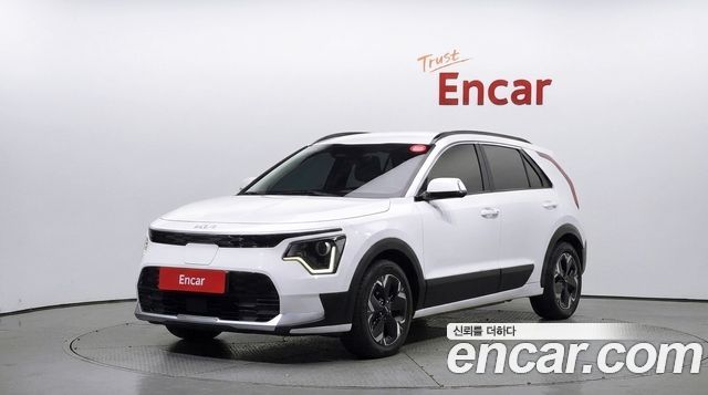 Kia Niro 2023 — photo 1