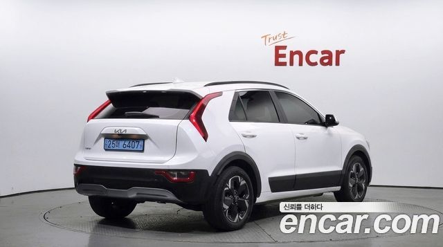 Kia Niro 2023 — photo 2