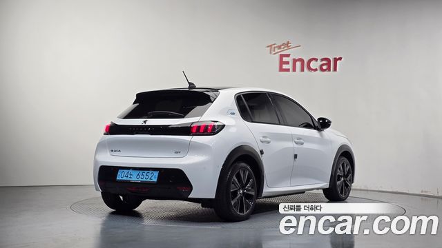 Peugeot 208 2023 — photo 2