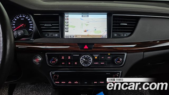 Kia K7 2016 — photo 18