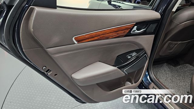 Kia K7 2016 — photo 15