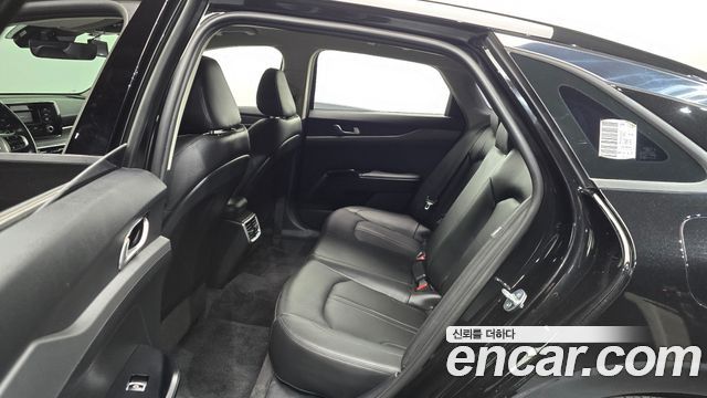 Kia K5 2023 — photo 17