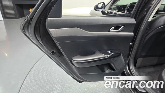 Kia K5 2023 — photo 15