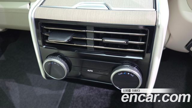 Land Rover Range Rover 2025 — photo 18