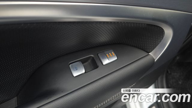 Genesis G70 2020 — photo 24