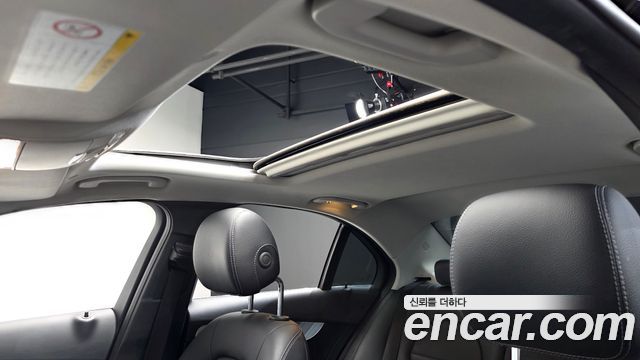 Mercedes-Benz C-Class 2020 — photo 17