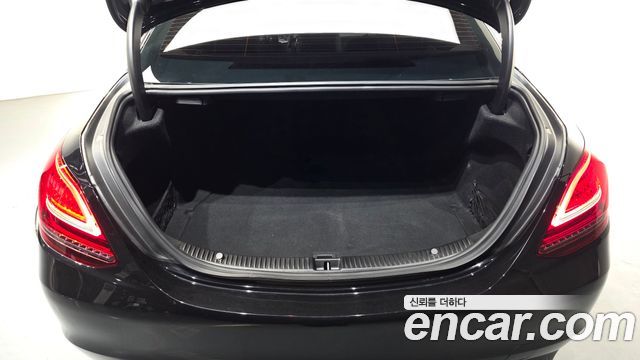 Mercedes-Benz C-Class 2020 — photo 18