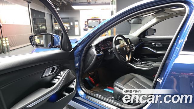 BMW 3-Series 2021 — photo 13