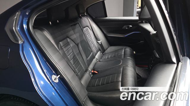 BMW 3-Series 2021 — photo 18