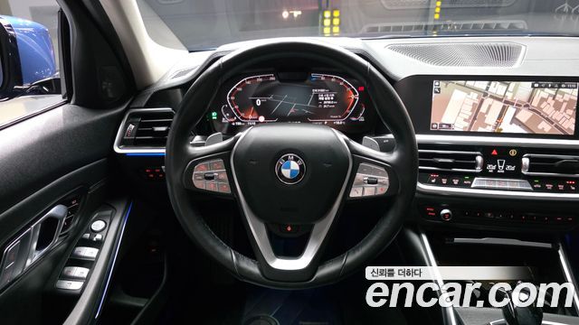 BMW 3-Series 2021 — photo 19