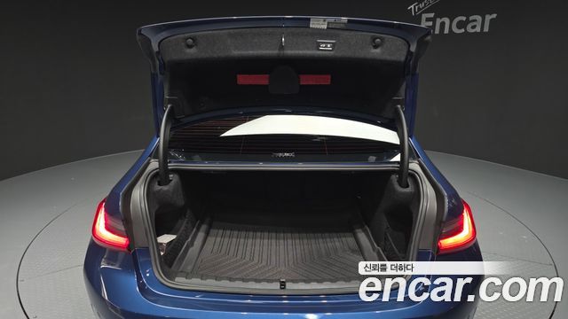 BMW 3-Series 2021 — photo 26