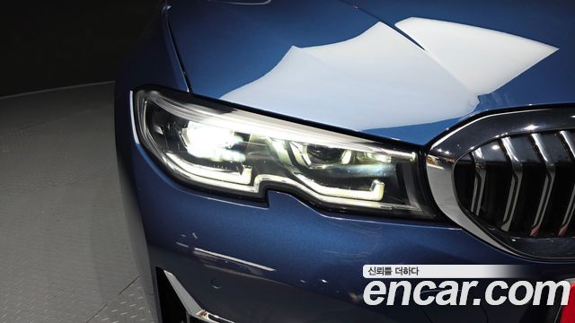 BMW 3-Series 2021 — photo 8