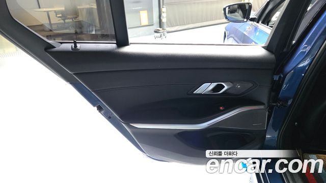 BMW 3-Series 2021 — photo 15