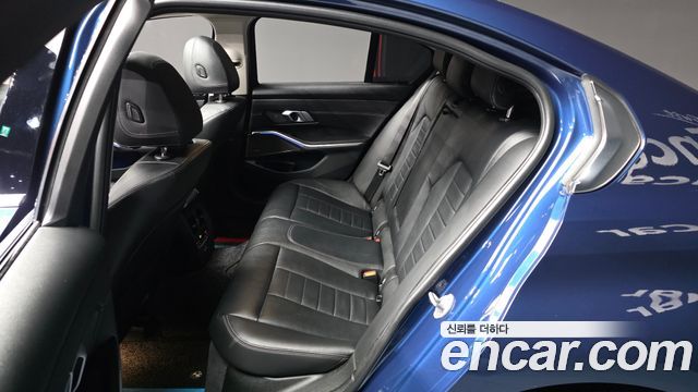 BMW 3-Series 2021 — photo 16
