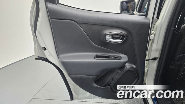 Jeep Renegade 2021 — photo 15