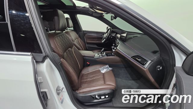 BMW Gran Turismo 2022 — photo 16