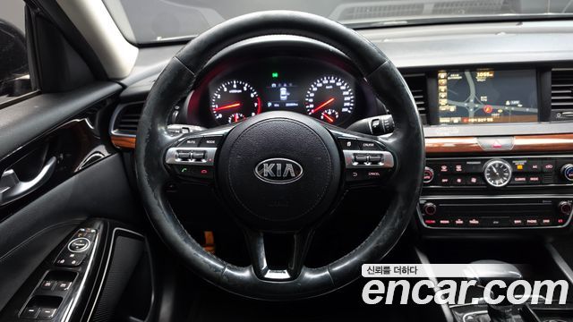 Kia K7 2016 — photo 18