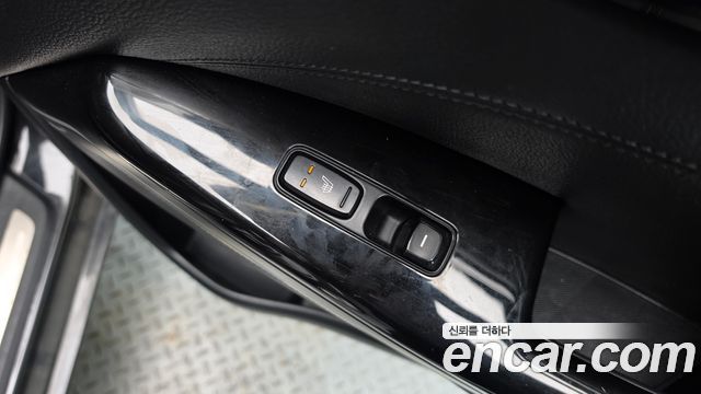 Kia K7 2016 — photo 24