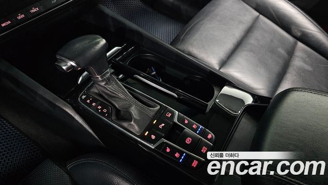 Kia K7 2016 — photo 12