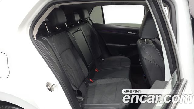 Volkswagen Golf 2025 — photo 17