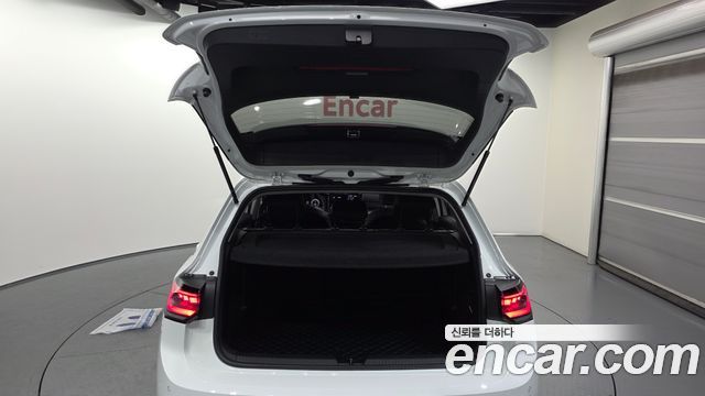 Volkswagen Golf 2025 — photo 26
