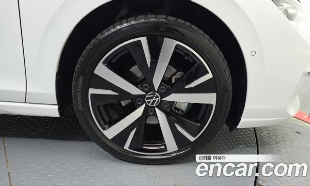 Volkswagen Golf 2025 — photo 7