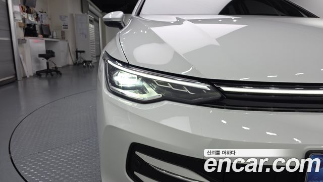 Volkswagen Golf 2025 — photo 8