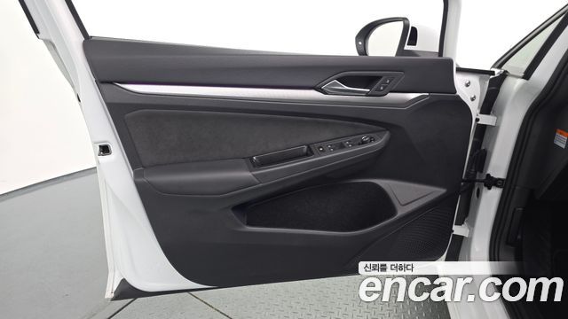 Volkswagen Golf 2025 — photo 14