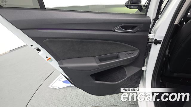 Volkswagen Golf 2025 — photo 15