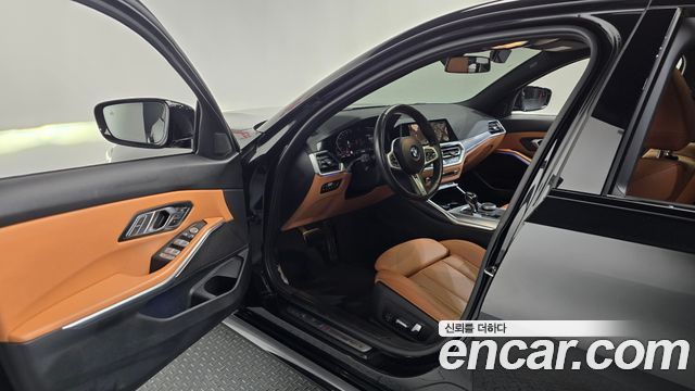 BMW 3-Series 2022 — photo 13