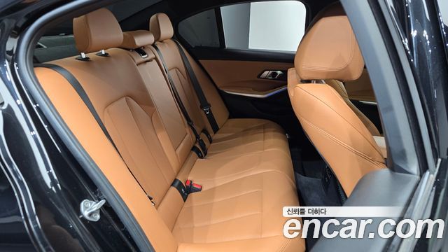BMW 3-Series 2022 — photo 17